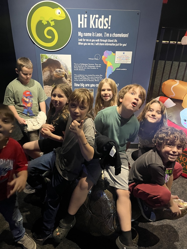 students at the aquarium