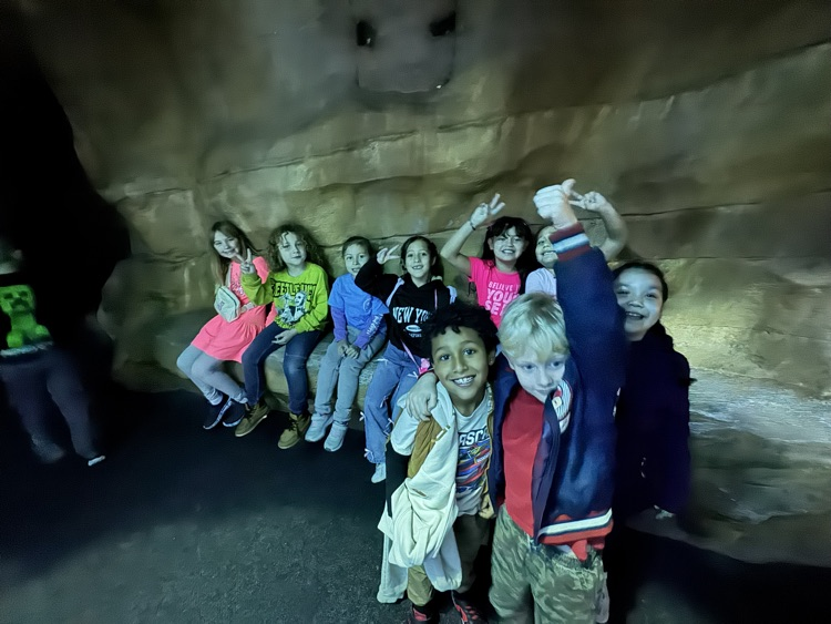 students at the aquarium