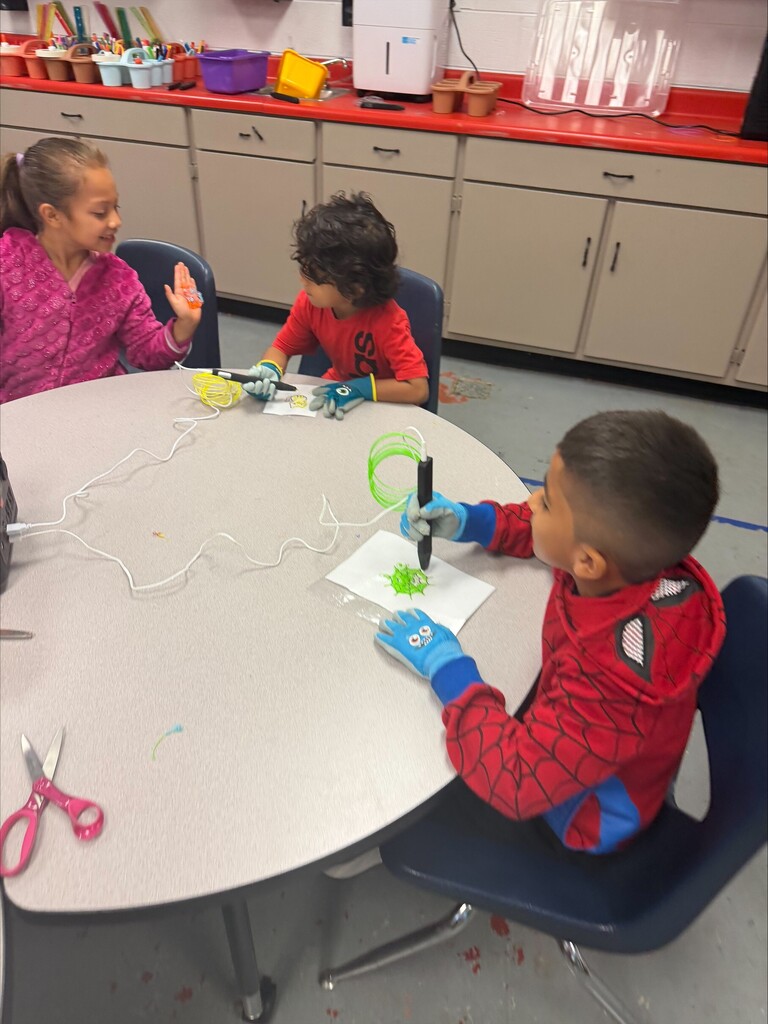 Kindergarten 3d pen fun