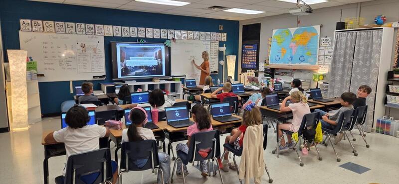 teacher presenting a lesson to a class.