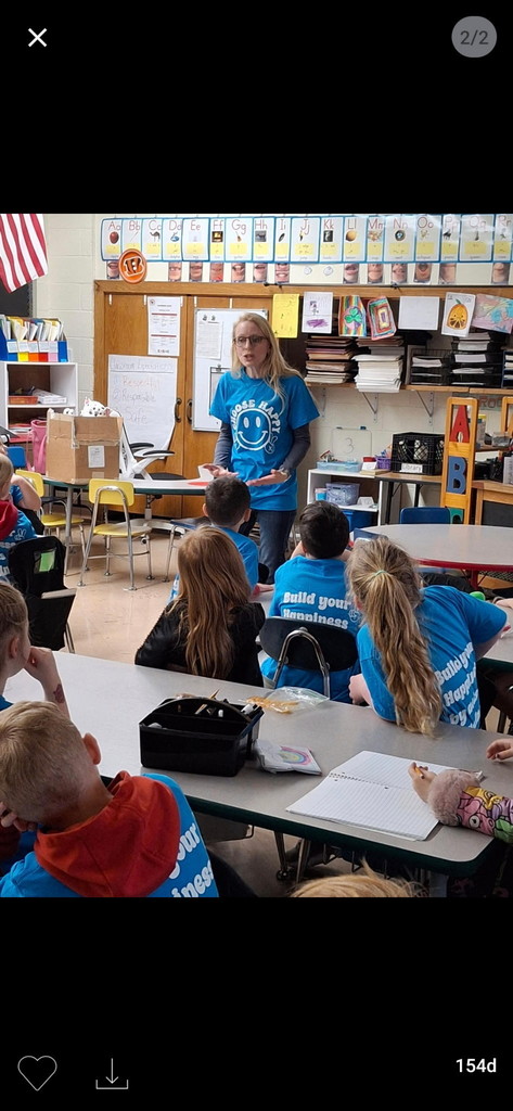Wendy Lemon teaching a lesson.