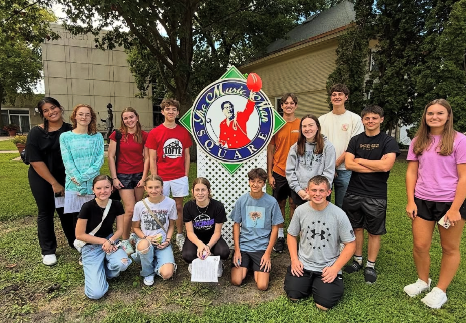 Louisville High School's Cast and Crew.