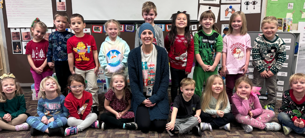 Mrs. White with her preschool class taking a nice picture before their Christmas break
