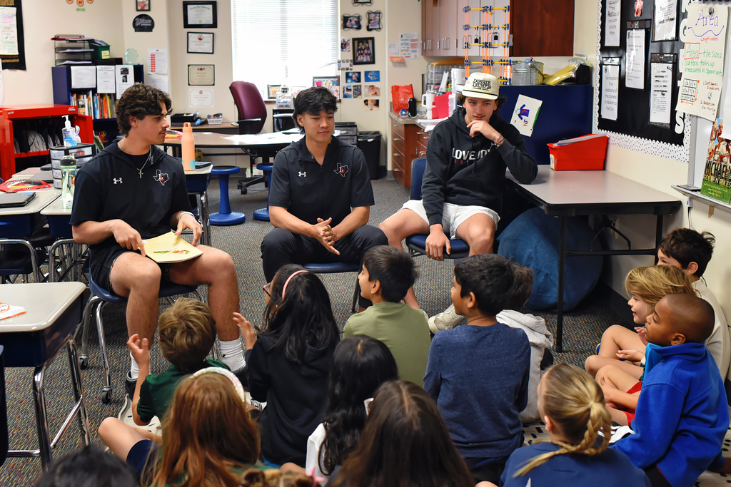 LHS Majestics, Golf, Track & Field, and Baseball programs visiting Puster Elementary for Reading with the Leopards