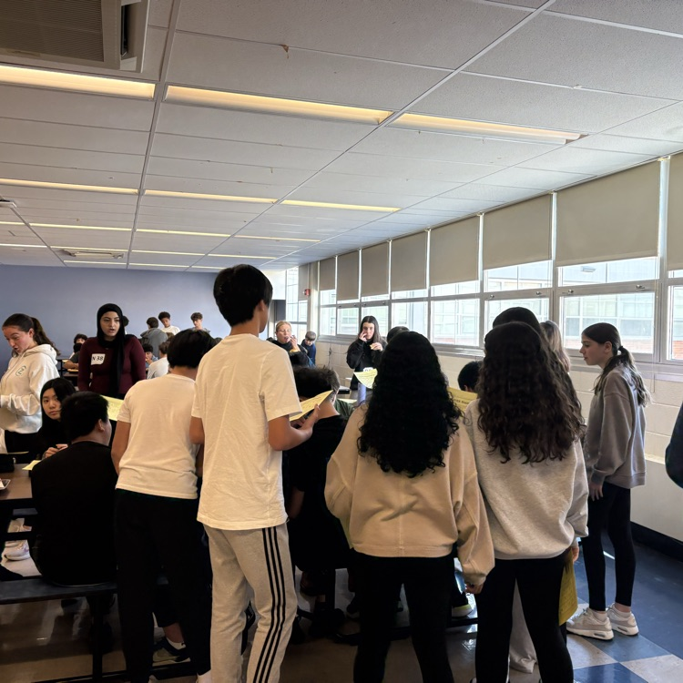 students eating lunch