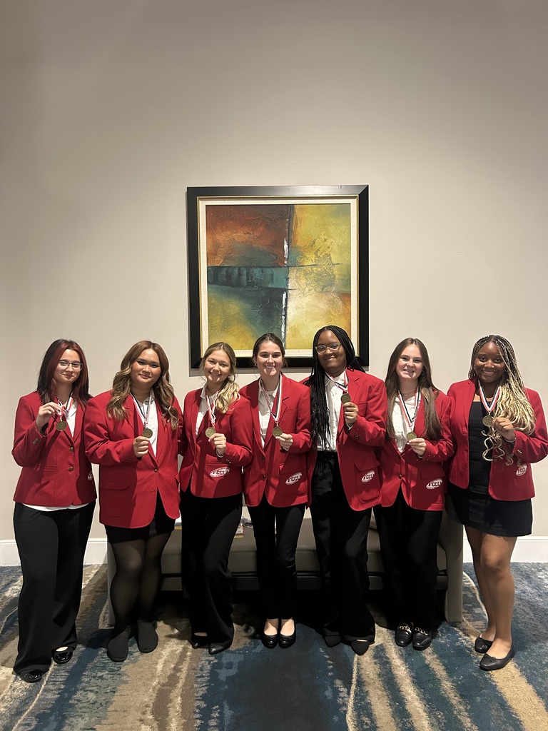 LHS Students with medals at FCCLA Conference