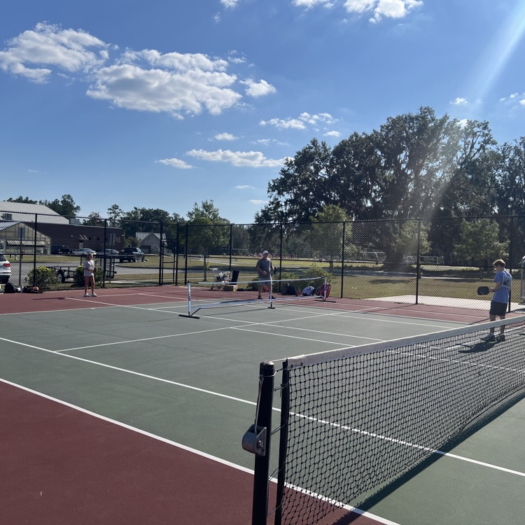 kids playing pickleball
