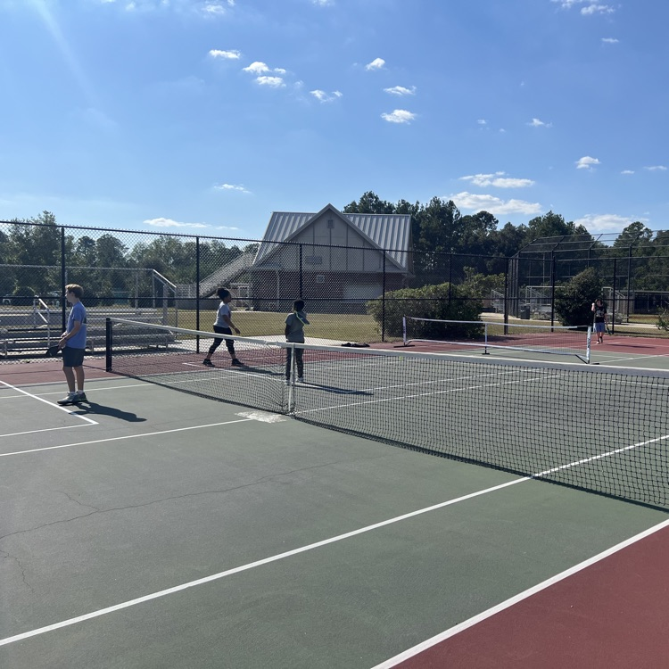 kids playing pickleball
