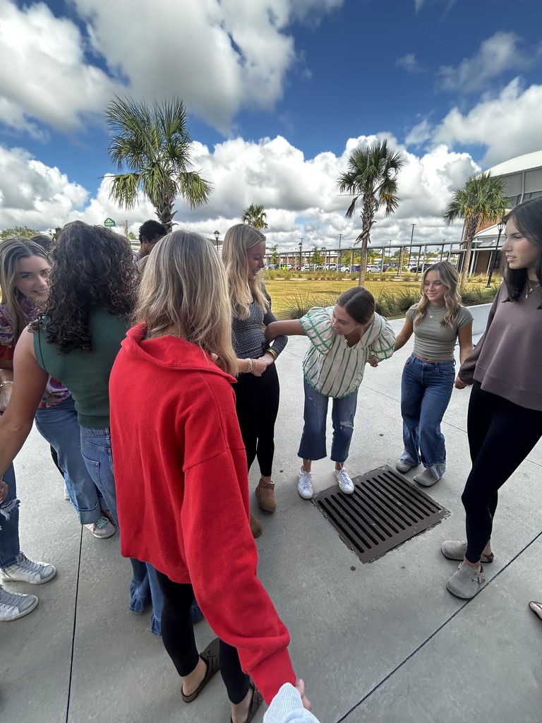 Untangle the human knot team building exercise