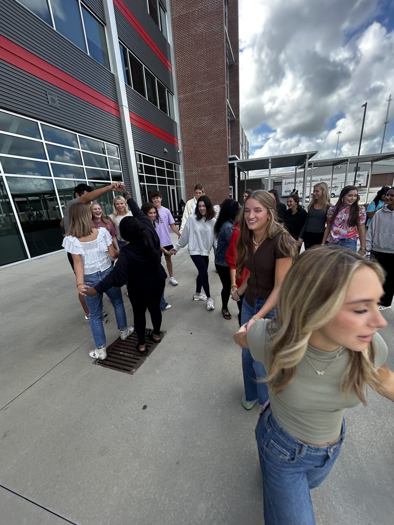 Untangle the human knot team building exercise