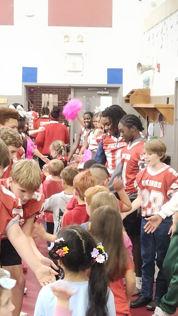 We’re so grateful to Clyattville Elementary for inviting our Lowndes Middle School cheerleaders and football players to your PBIS Pep Rally! 💜💛 Our students had an awesome time celebrating with you and spreading Viking spirit! ⚡️ Thank you for letting us be part of such a fun and positive event! 🏈📣