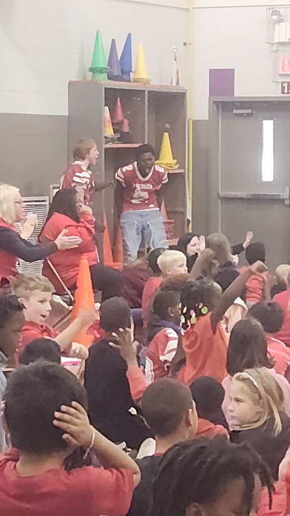 We’re so grateful to Clyattville Elementary for inviting our Lowndes Middle School cheerleaders and football players to your PBIS Pep Rally! 💜💛 Our students had an awesome time celebrating with you and spreading Viking spirit! ⚡️ Thank you for letting us be part of such a fun and positive event! 🏈📣