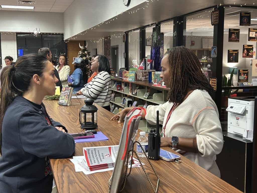 What a wonderful and successful morning we had for our "Principal and Pastries with Parents and Families: Guiding Students to Academic Success at LMS" event! 🥐 We loved seeing so many of you! Thank you for joining us in the Media Center at 8:15 A.M. to meet our leadership team. We hope you found the special Q&A session with administrators and counselors helpful in discussing crucial academic topics and the path to middle school success for your students. A huge thank you to the LMS Band! The festive holiday duet by two talented 8th-grade saxophone players was the perfect opening to our event. 🎷🎼 And, of course, thank you for enjoying the tasty holiday treats! We appreciate your partnership in making LMS a great place to learn and grow. Happy Holidays!