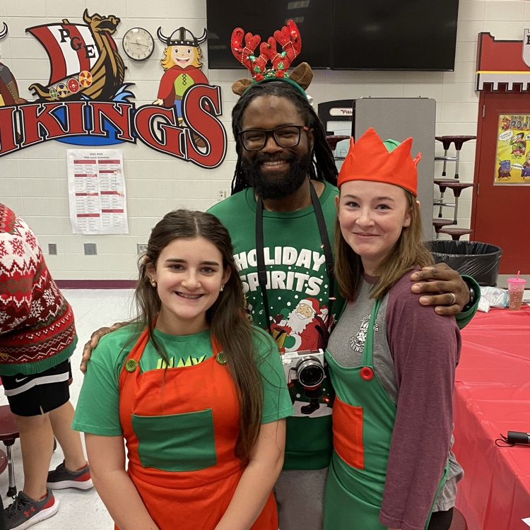 SOS peer leaders helping at Santa breakfast