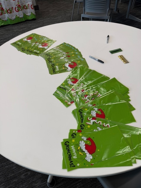 Table with Grinch bags