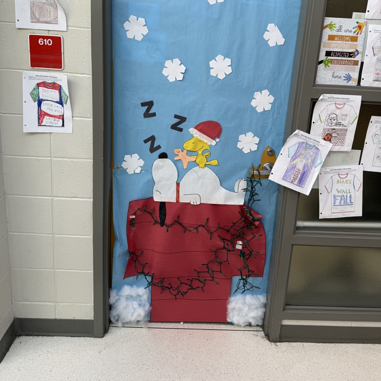 snoopy door 