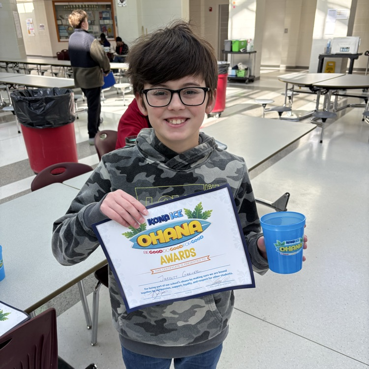 students receiving award