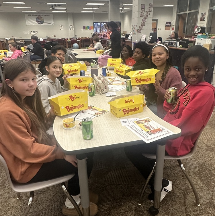 students eating lunch