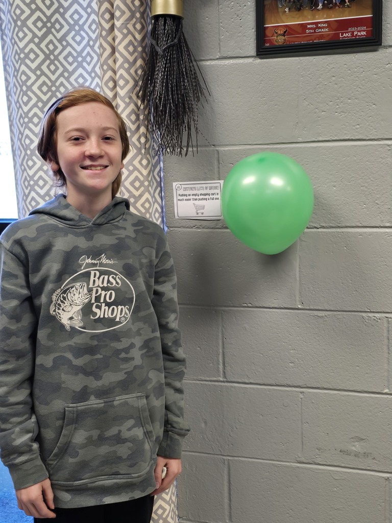 If your 8th grader comes home trying to stick a balloon to everything… blame science 😄🎈⚡️ Static electricity stations helped us explore why objects attract, repel, and sometimes make your hair stand up!