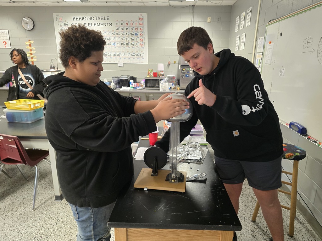 If your 8th grader comes home trying to stick a balloon to everything… blame science 😄🎈⚡️ Static electricity stations helped us explore why objects attract, repel, and sometimes make your hair stand up!