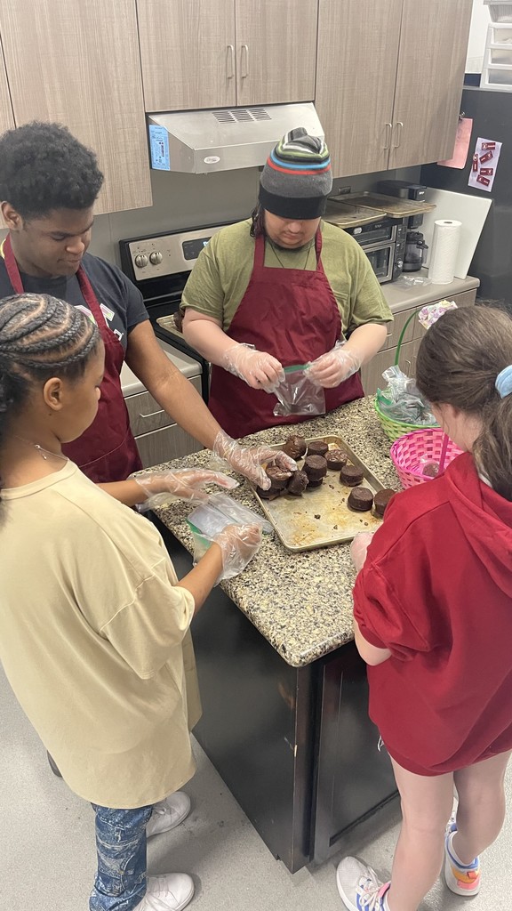 Students bagging brownies for sale