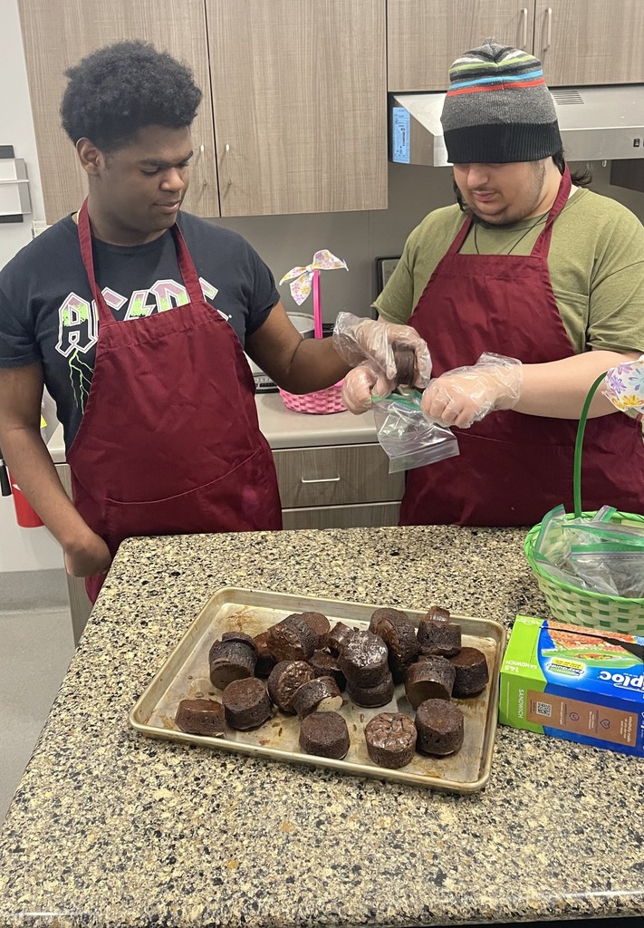 Students bagging brownies for sale