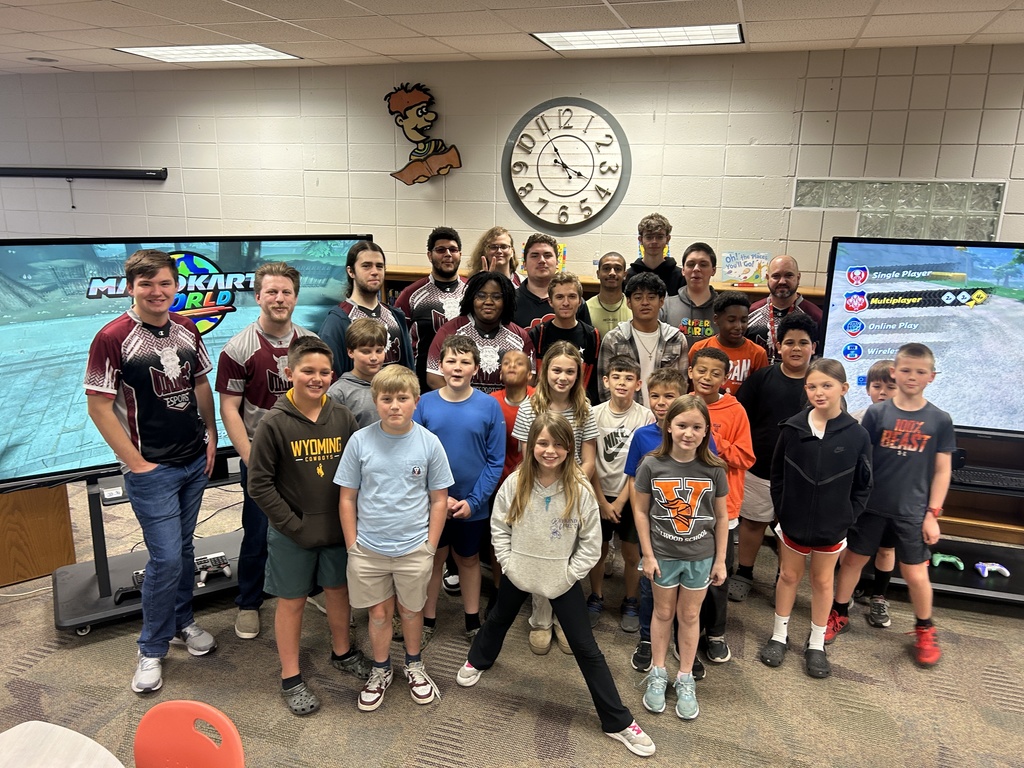 High school eSports members with elementary top readers