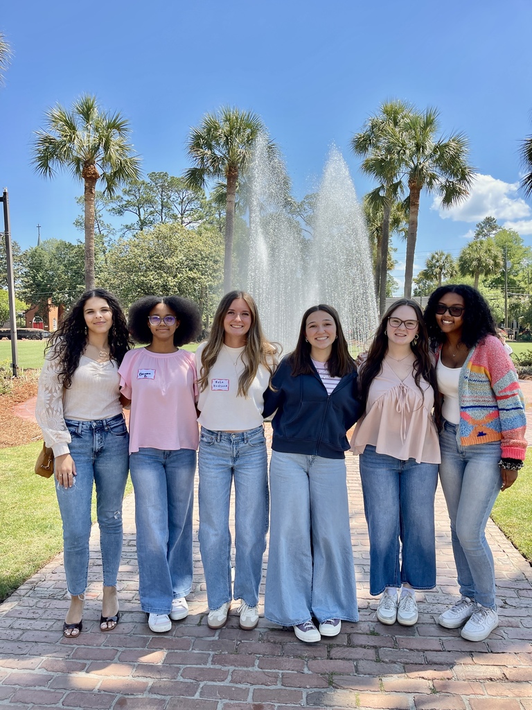 The girls in front of the fountain at VSU