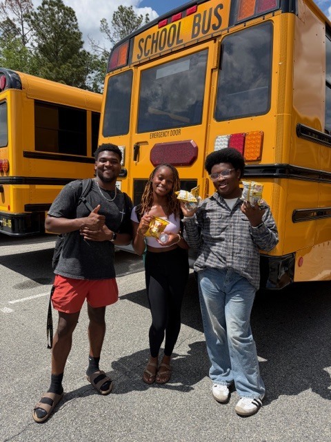 Students with chips and water for the bus drivers