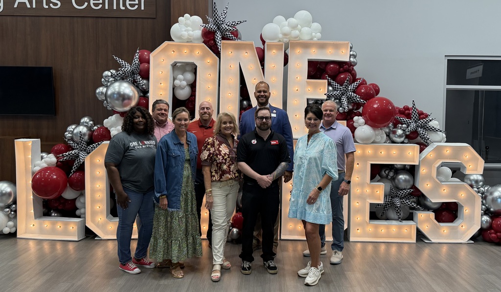 Admin team with Winn Dixie representative