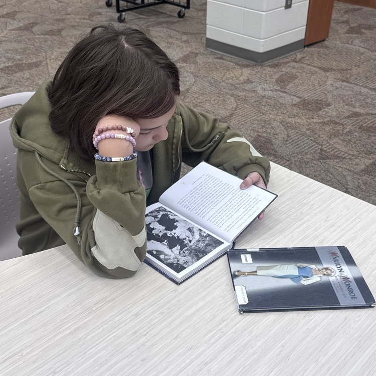 students reading 