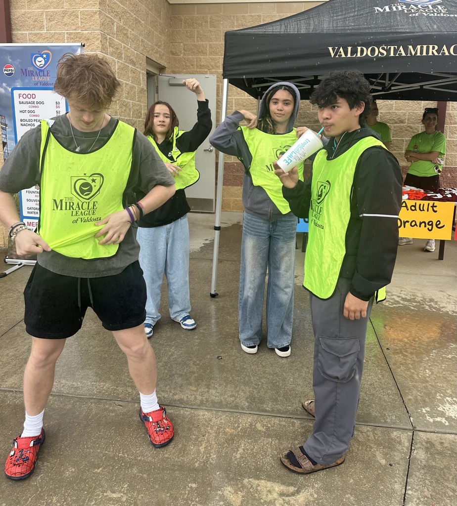 Studnets putting on their Volunteer vests