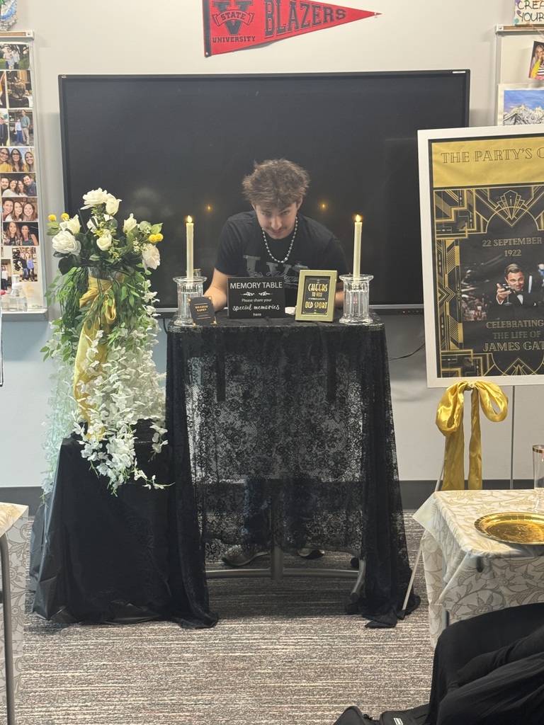 Student delivering an eulogy for the Gatsby celebration 