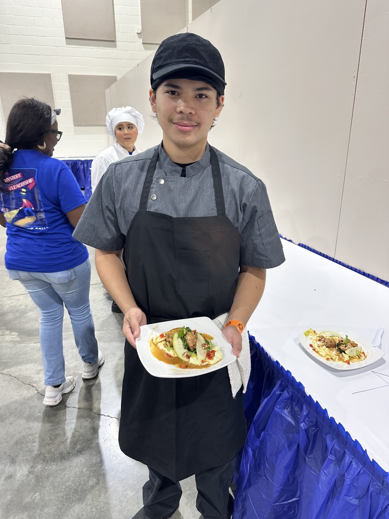 1st place winner with his dish