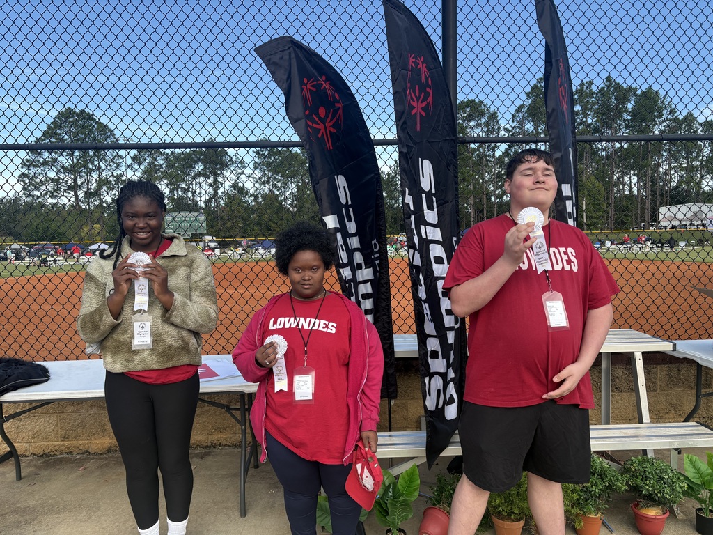 3 students with white ribbons