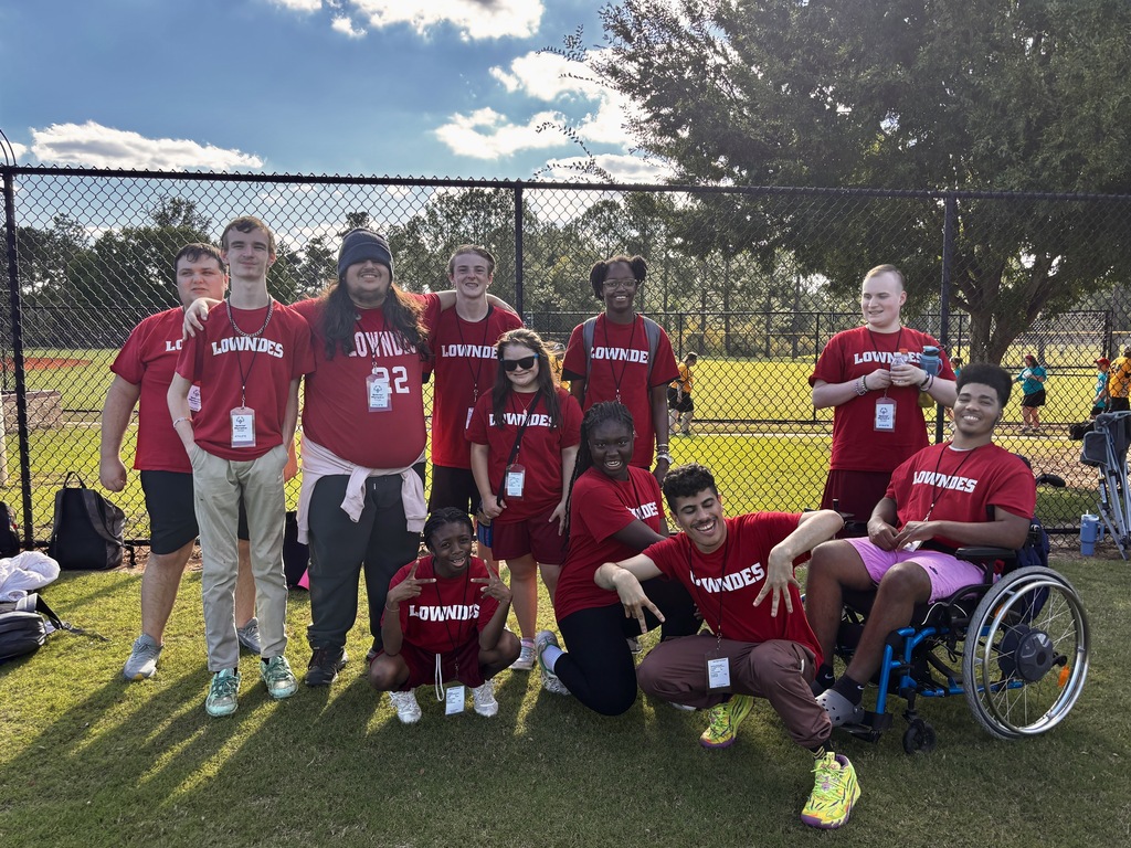 Group picture of 11 of the athletes
