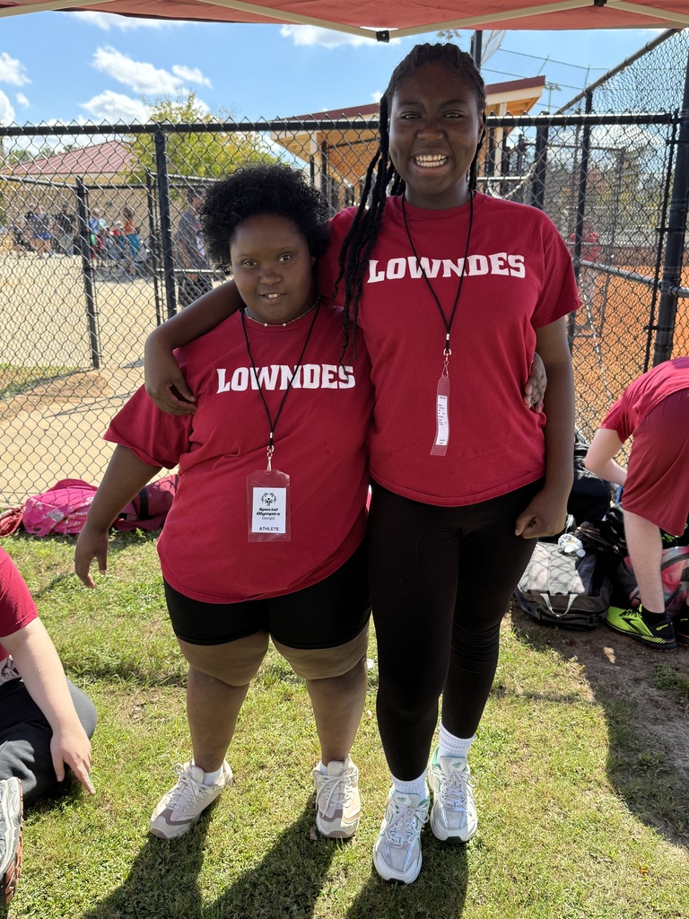 Two of our athletes in Lowndes shirts