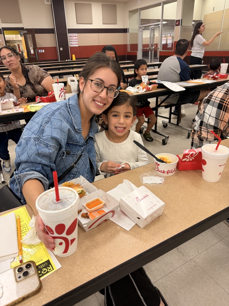 mom and child eating lunch