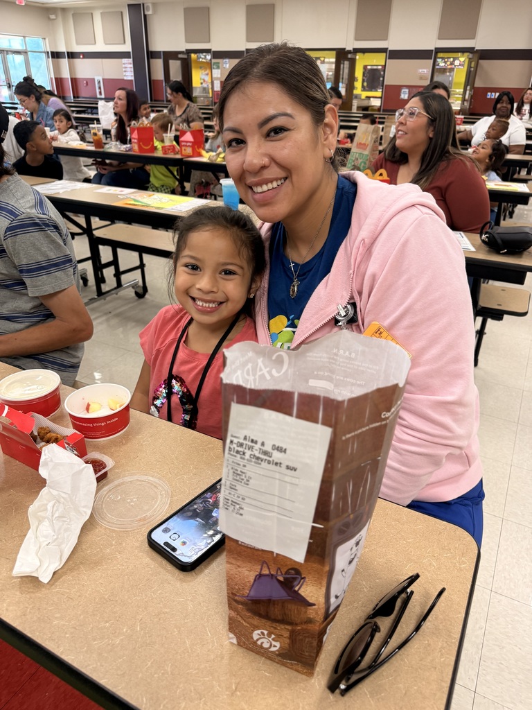 mom and child eating lunch