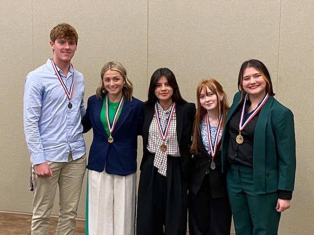 UIL Congress winners with medals