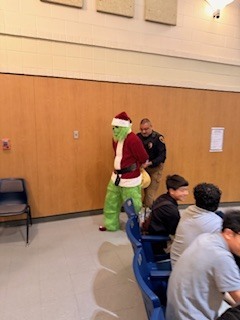 Office Deluna with the Grinch 