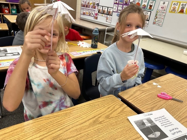 Mrs. Reker's 1st grade class did a science experiment in which we modified a beach umbrella so it was able to stand up to stronger wind. We learned about how trees are able to stand even in windy conditions.