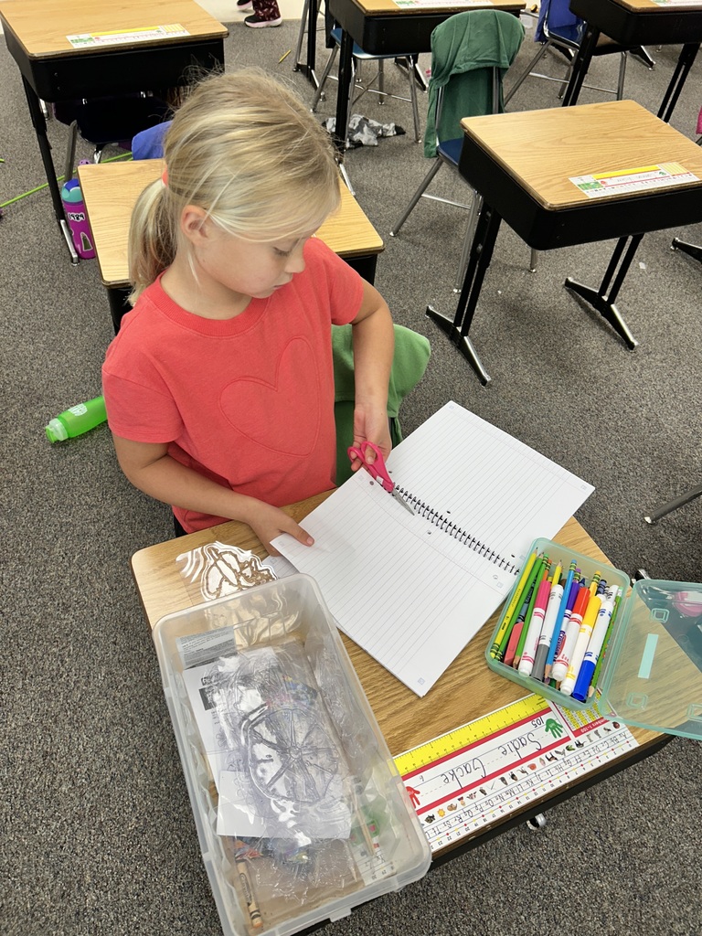 Mrs. Schomacker's 2nd graders were busy last week playing the money exchange game in math class as well as exploring Lyrics 2 Learn. Lyrics2Learn is a music and video based reading comprehension and reading fluency program developed by teachers to improve reading skills and the students love it!