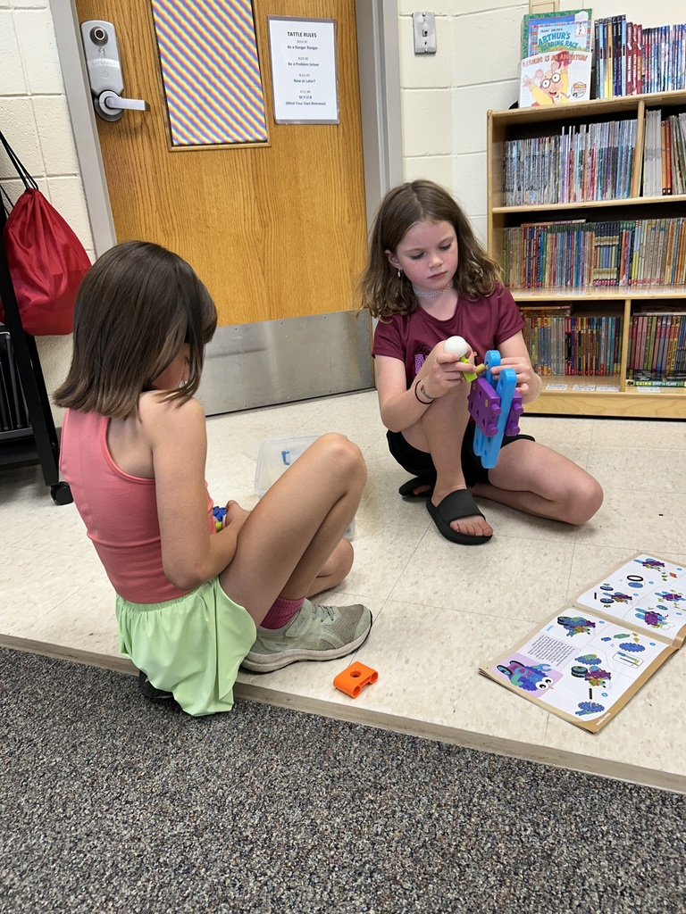 Mrs. Schomacker's 2nd graders were busy last week playing the money exchange game in math class as well as exploring Lyrics 2 Learn. Lyrics2Learn is a music and video based reading comprehension and reading fluency program developed by teachers to improve reading skills and the students love it!