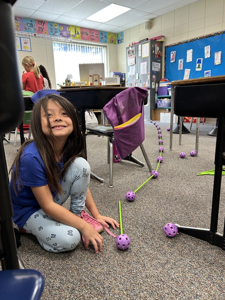 Mrs. Schomacker's 2nd graders were busy last week playing the money exchange game in math class as well as exploring Lyrics 2 Learn. Lyrics2Learn is a music and video based reading comprehension and reading fluency program developed by teachers to improve reading skills and the students love it!