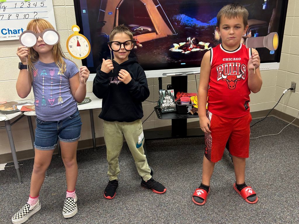 Surprise 3rd grade “camping day” on the Wednesday before MEA. Camps worked together on themed activities during Reading and Writing, got to play BINGO, and read with flashlights.