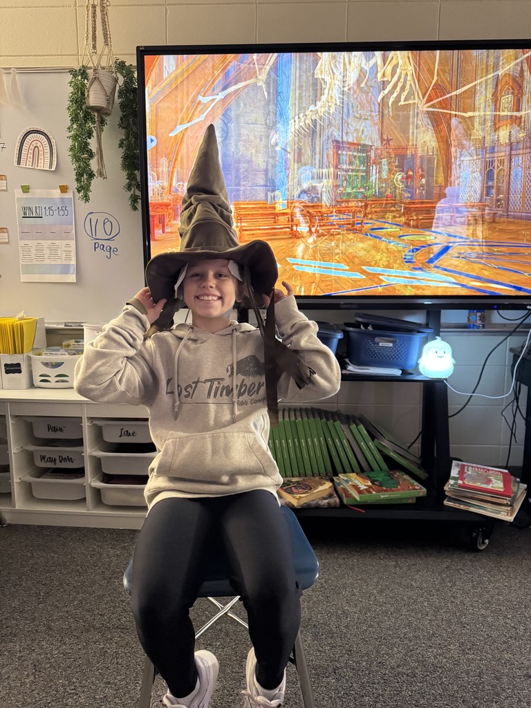 Mrs. Elbers 4th graders are doing Harry Potter for their read aloud and to celebrate, students got to try on a "Sorting Hat" from the book!