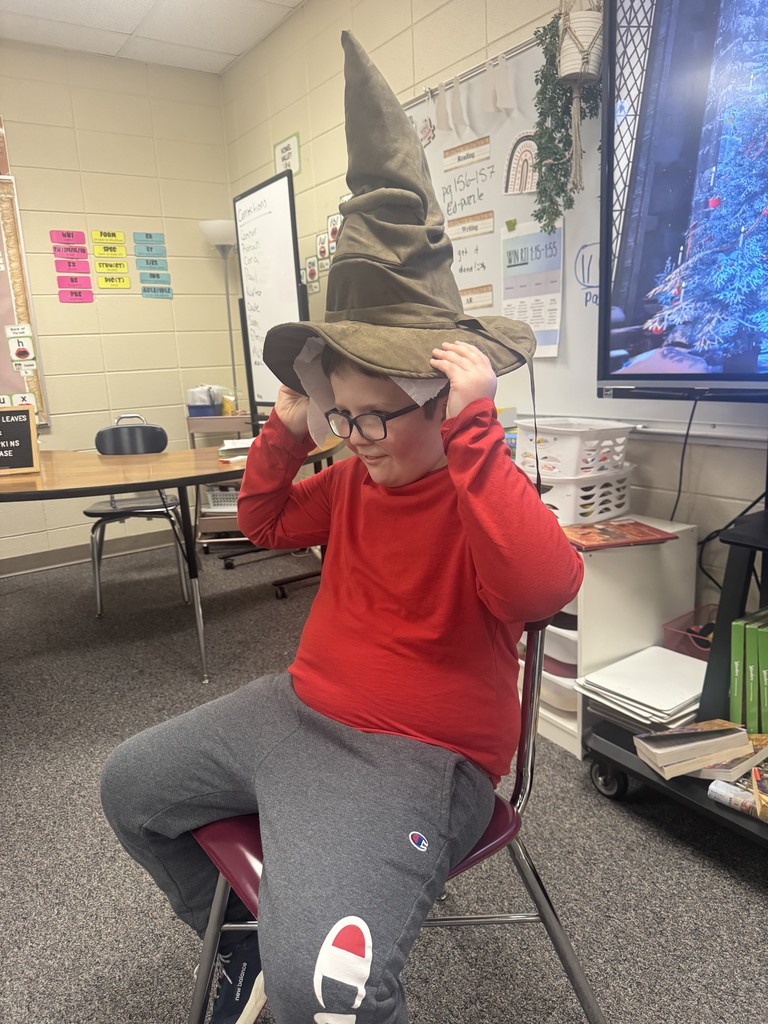 Mrs. Elbers 4th graders are doing Harry Potter for their read aloud and to celebrate, students got to try on a "Sorting Hat" from the book!