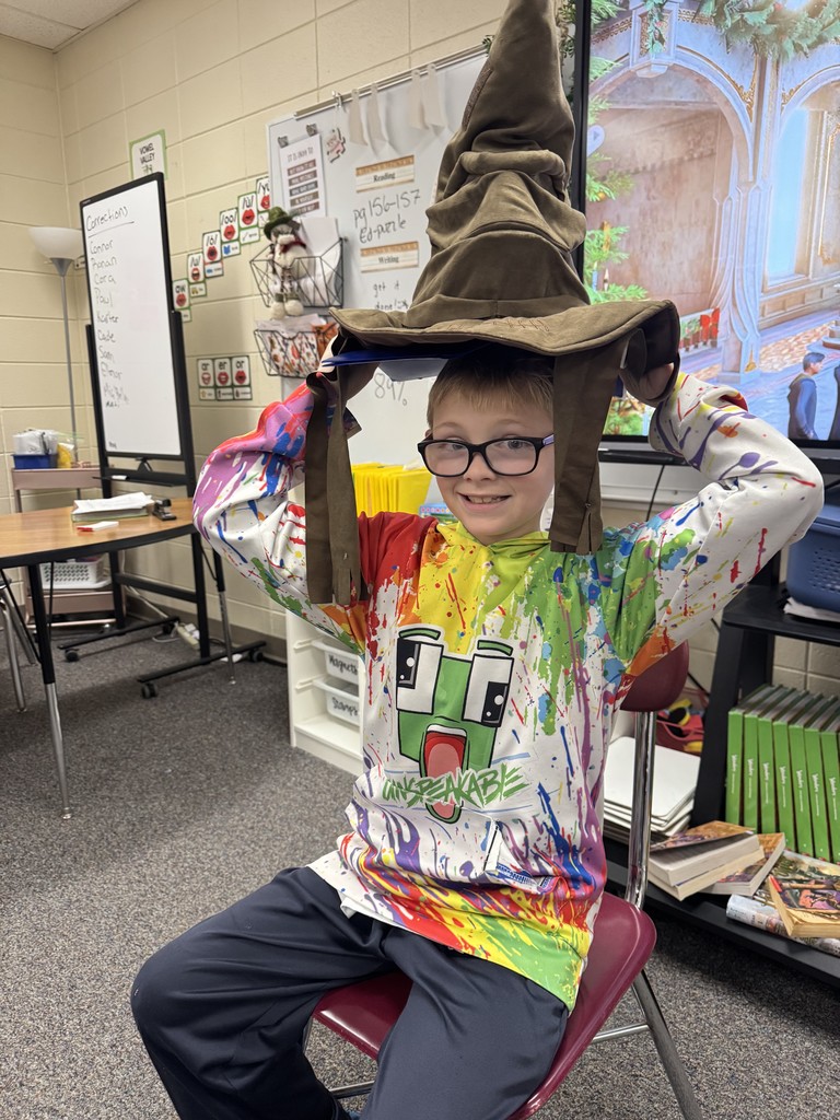 Mrs. Elbers 4th graders are doing Harry Potter for their read aloud and to celebrate, students got to try on a "Sorting Hat" from the book!