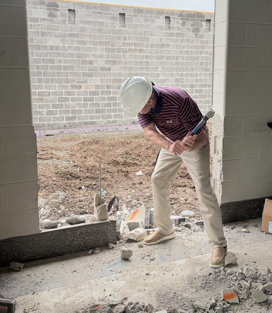 Mr. Minium hammering the wall